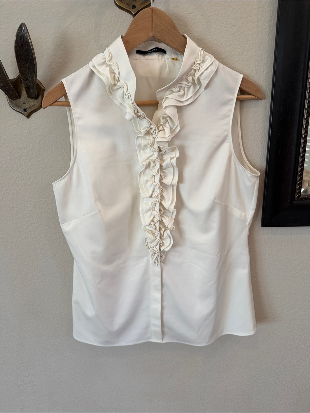 Tahari Cream Ruffle Front Sleeveless Blouse